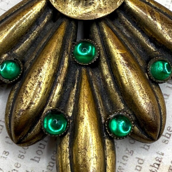 Vintage Very Old Large Dress Clip Brass Emerald Green Glass Art Deco Styled - Picture 11 of 11